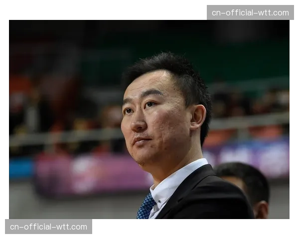 【2026年4月CBA联赛·人物·特写聚焦：少帅刘维伟在暂停中反复向队员强调“抓转换、抓转换”